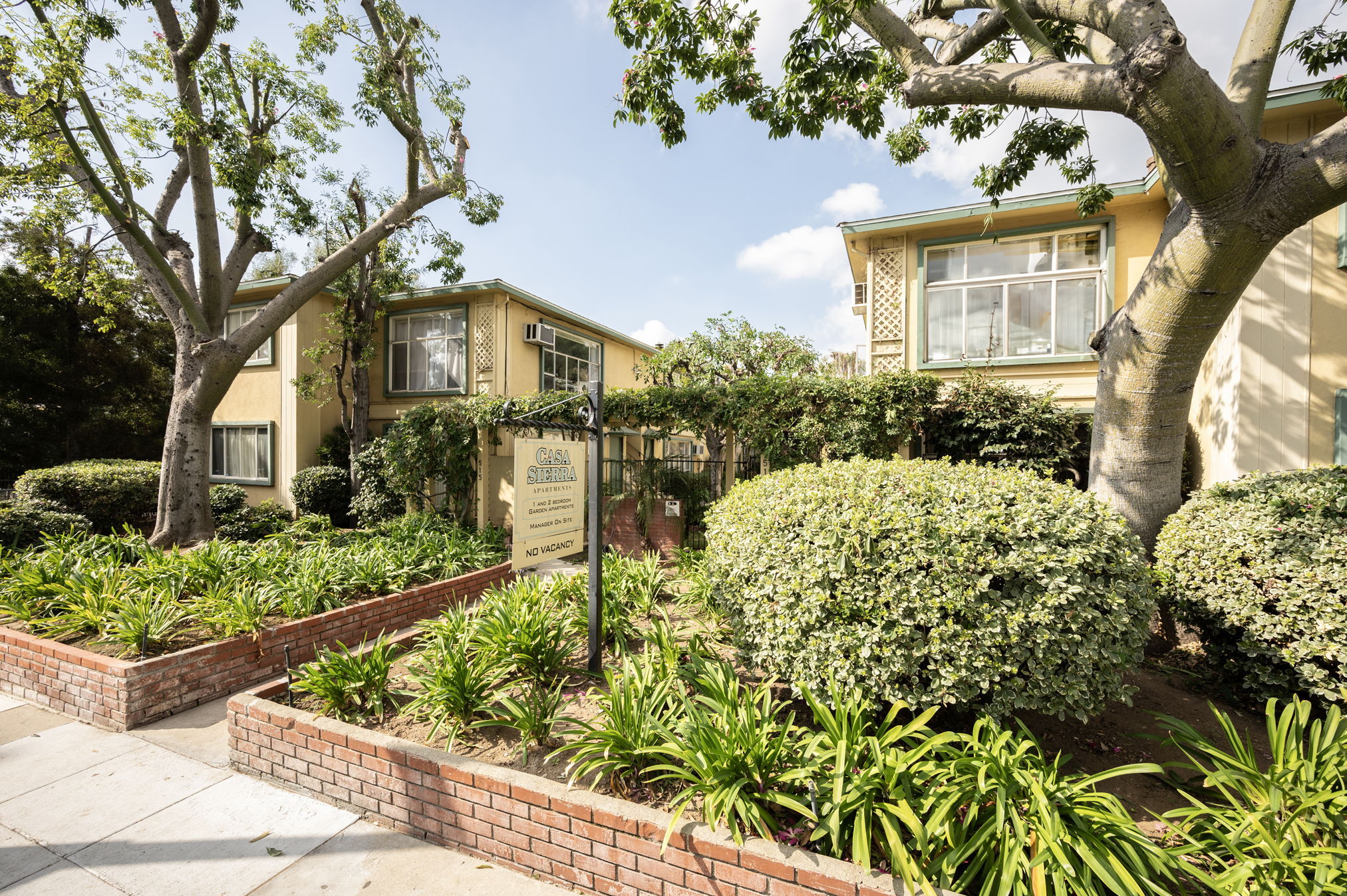 515-517 N El Molino Ave, Pasadena, CA à vendre Photo du bâtiment- Image 1 de 1