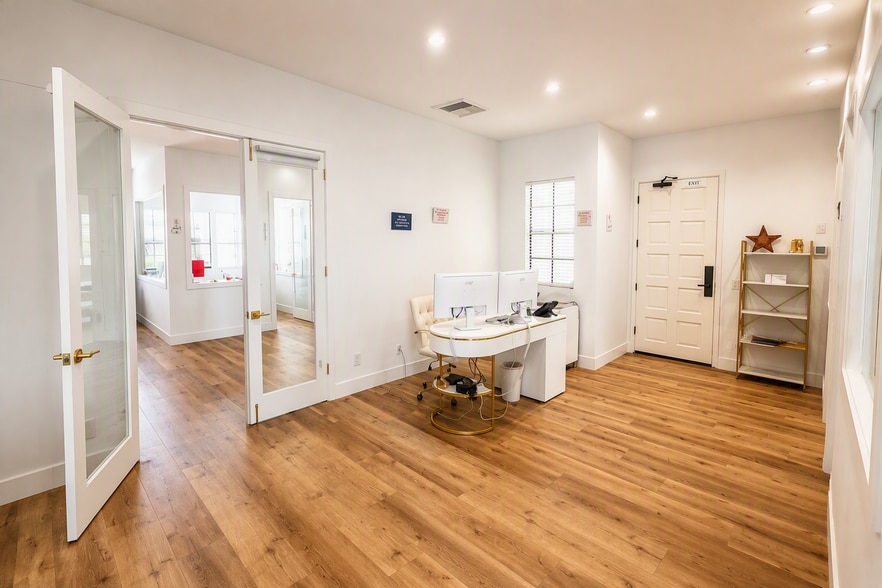471 N Old Newport Blvd, Newport Beach, CA for lease - Building Photo - Image 2 of 15