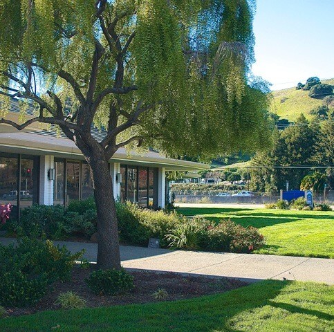 4380 Redwood Hwy, San Rafael, CA à louer - Photo du bâtiment - Image 1 de 3