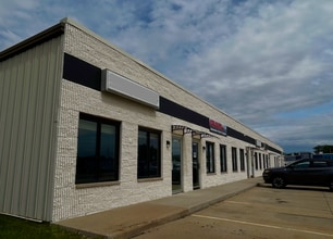 1624 Commerce Pky, Bloomington, IL for lease Interior Photo- Image 2 of 10
