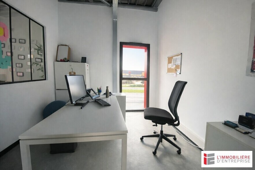 Office in Rennes for lease - Interior Photo - Image 3 of 9