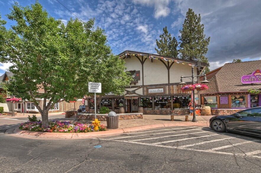 40728 Village Dr, Big Bear Lake, CA à vendre - Photo du bâtiment - Image 2 de 42