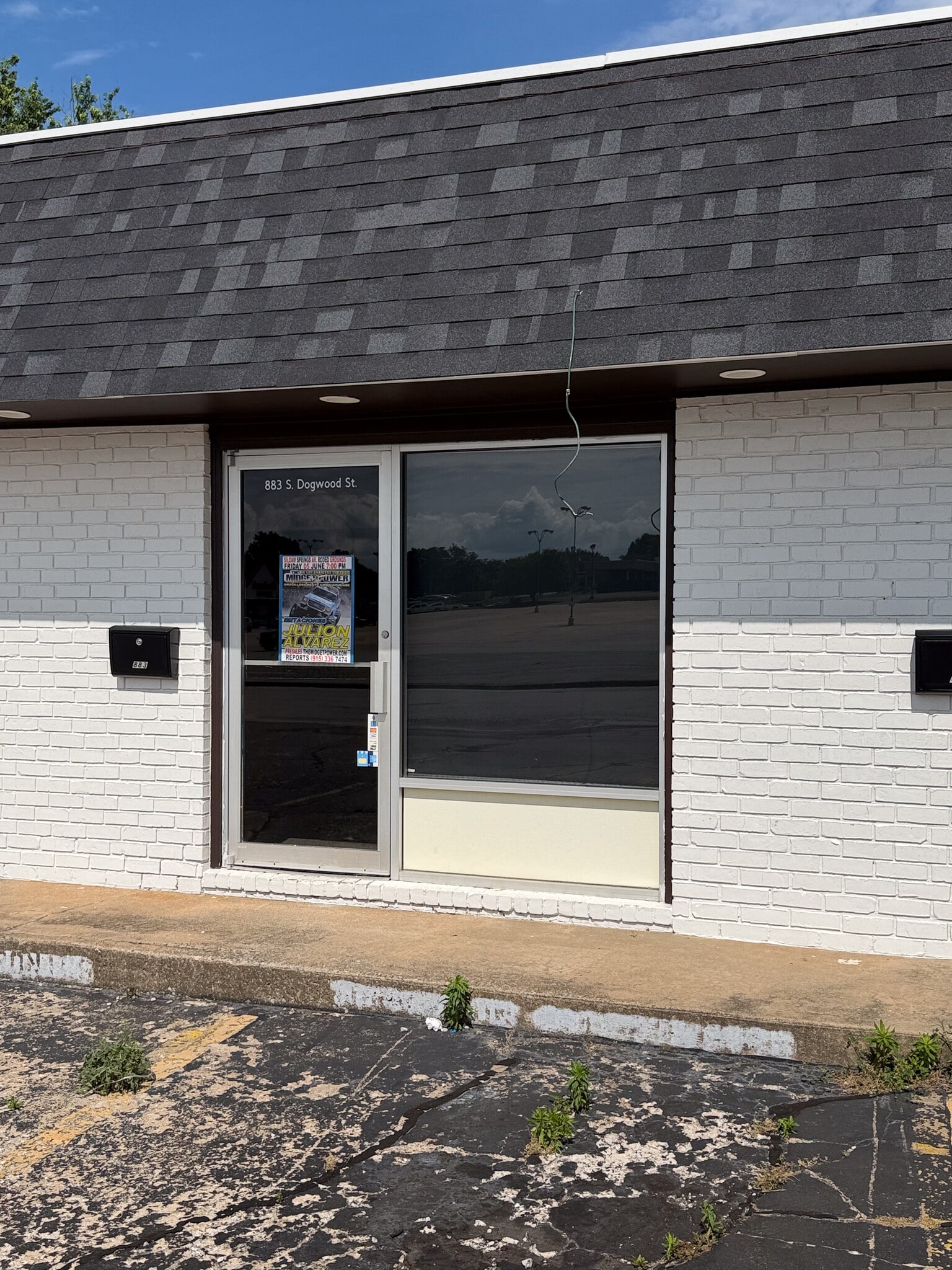 885 S Dogwood St, Siloam Springs, AR for lease Interior Photo- Image 1 of 7
