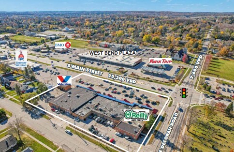 805-827 S Main St, West Bend, WI à louer - Aérien - Image 2 de 6