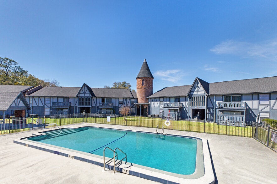 Windsor Tower and Glade Winds Apartments portfolio of 2 properties for sale on LoopNet.ca - Building Photo - Image 2 of 12