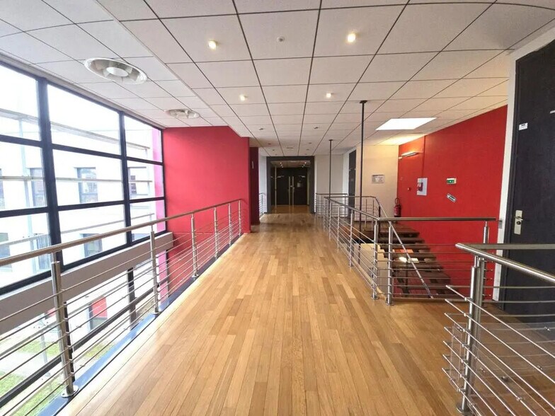 Office in Saint-Priest for sale - Interior Photo - Image 2 of 7