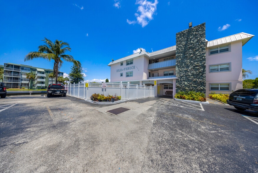 2775 Taft St, Hollywood, FL for sale - Building Photo - Image 2 of 40