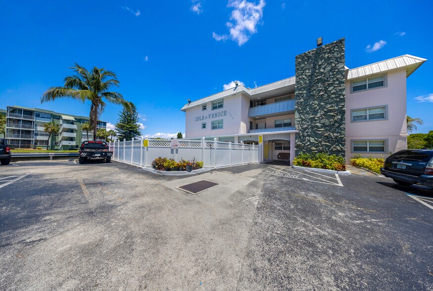 2775 Taft St, Hollywood, FL à vendre - Photo du bâtiment - Image 2 de 40