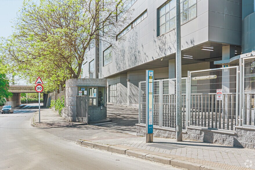 Avenida Rosales, 42, Madrid, Madrid à louer - Photo du bâtiment - Image 3 de 49
