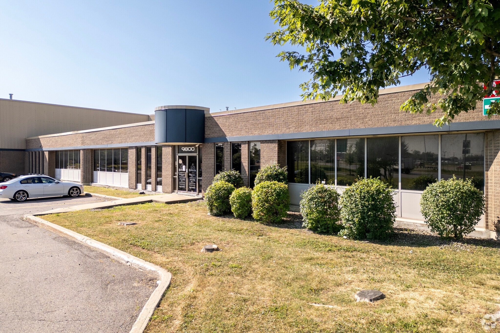 9800 Rte Transcanadienne, Montréal, QC for lease Primary Photo- Image 1 of 8