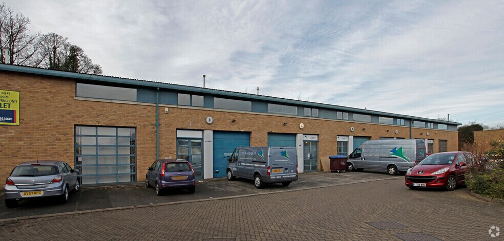 Boscombe Rd, Dunstable à louer - Photo principale - Image 1 de 4