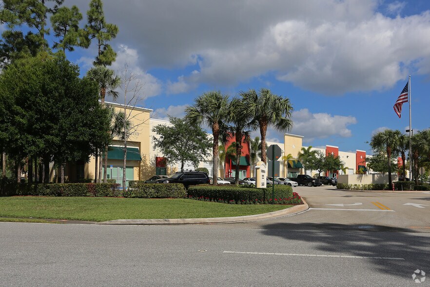 2365 Vista Pky, West Palm Beach, FL for lease - Primary Photo - Image 1 of 4