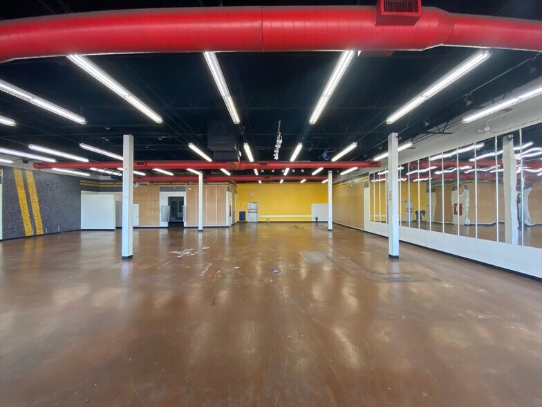 10998 N I-45, Houston, TX à louer - Photo du bâtiment - Image 1 de 11