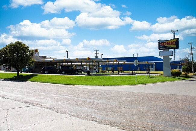 Plus de détails pour 451 E Oklahoma Ave, Ulysses, KS - Commerce de détail à vendre