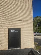 5533 Atlanta Hwy, Flowery Branch, GA à louer Photo du bâtiment- Image 1 de 5