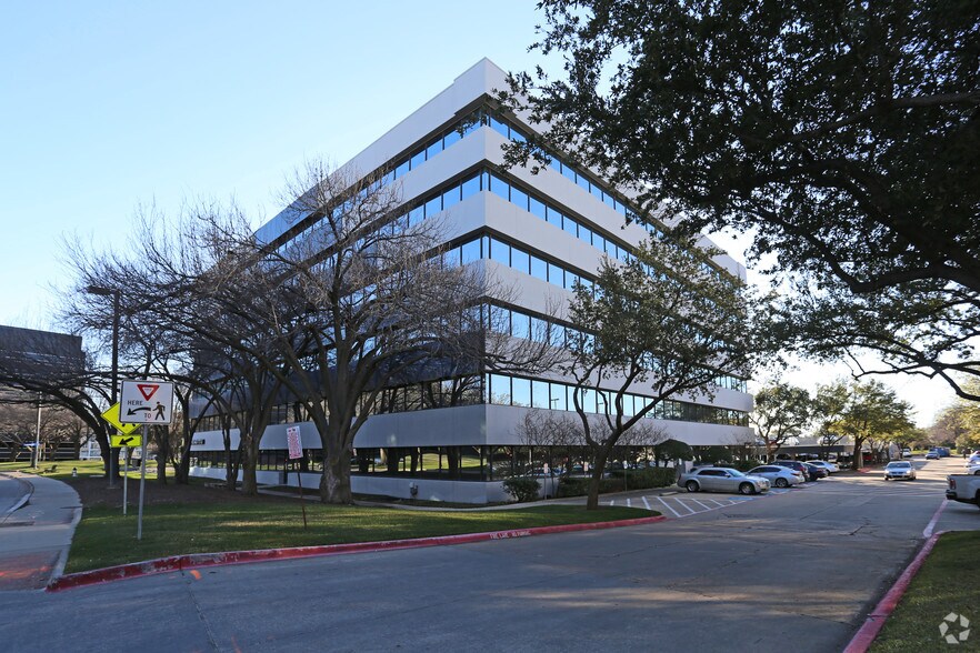 14801 Quorum Dr, Addison, TX à louer - Photo du bâtiment - Image 3 de 5