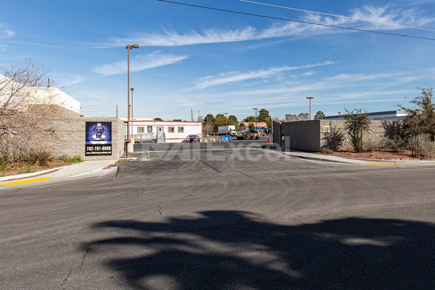 2180 Pama Ln, Las Vegas, NV à louer - Photo du bâtiment - Image 3 de 18