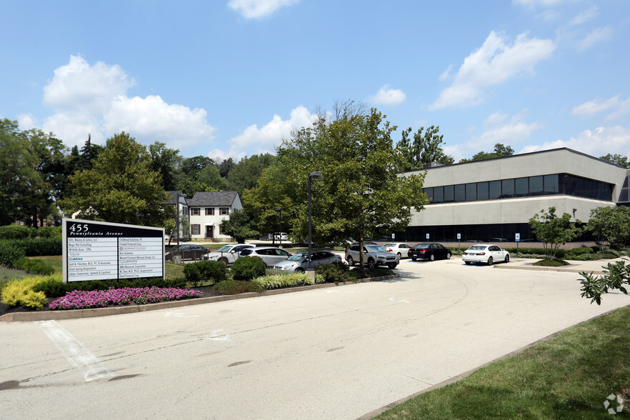 455 Pennsylvania Ave, Fort Washington, PA for lease - Building Photo - Image 1 of 5