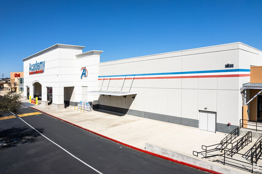 11600-11654 Bandera Rd, San Antonio, TX for lease - Building Photo - Image 2 of 8