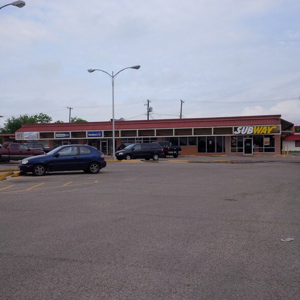 2700-2777 S Staples St, Corpus Christi, TX for lease - Building Photo - Image 1 of 8