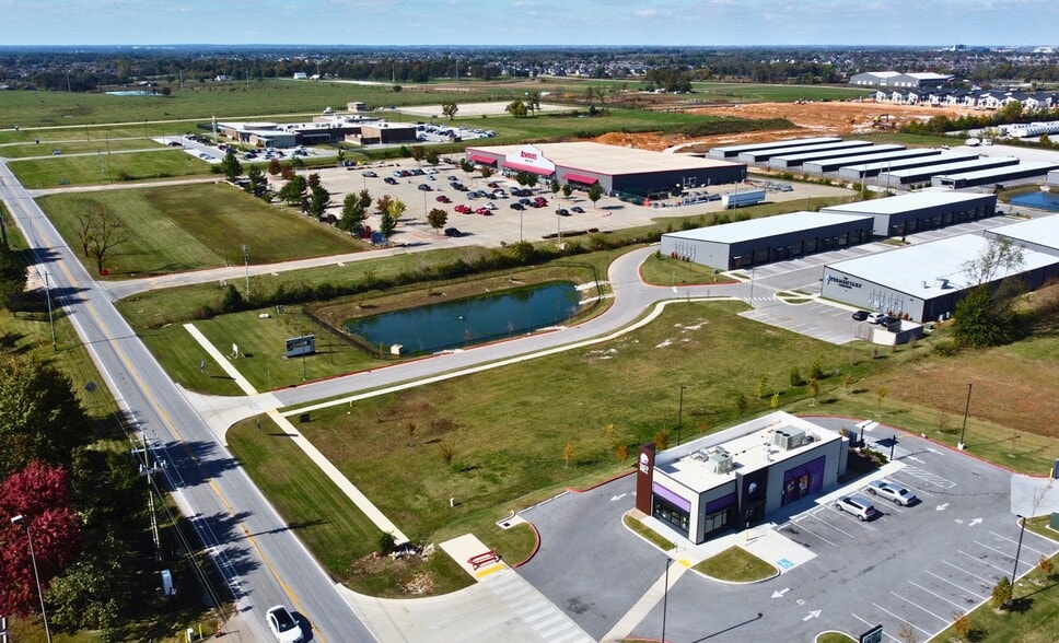 W Monroe Ave, Lowell, AR à vendre - Photo du bâtiment - Image 2 de 8