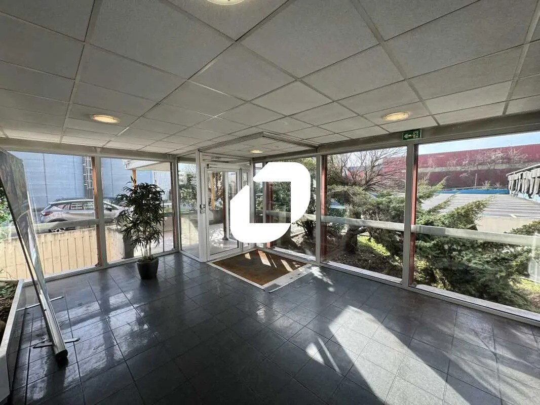 16 Rue Des Oliviers, Thiais for lease Lobby- Image 1 of 29