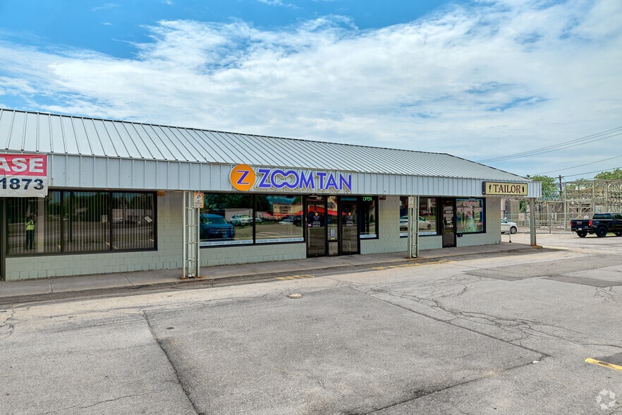 1945 E Ridge Rd, Rochester, NY for lease - Building Photo - Image 2 of 8