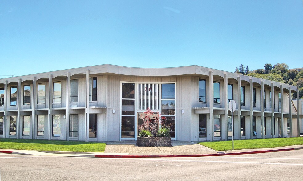 70 Mitchell Blvd, San Rafael, CA à louer - Photo du bâtiment - Image 2 de 6
