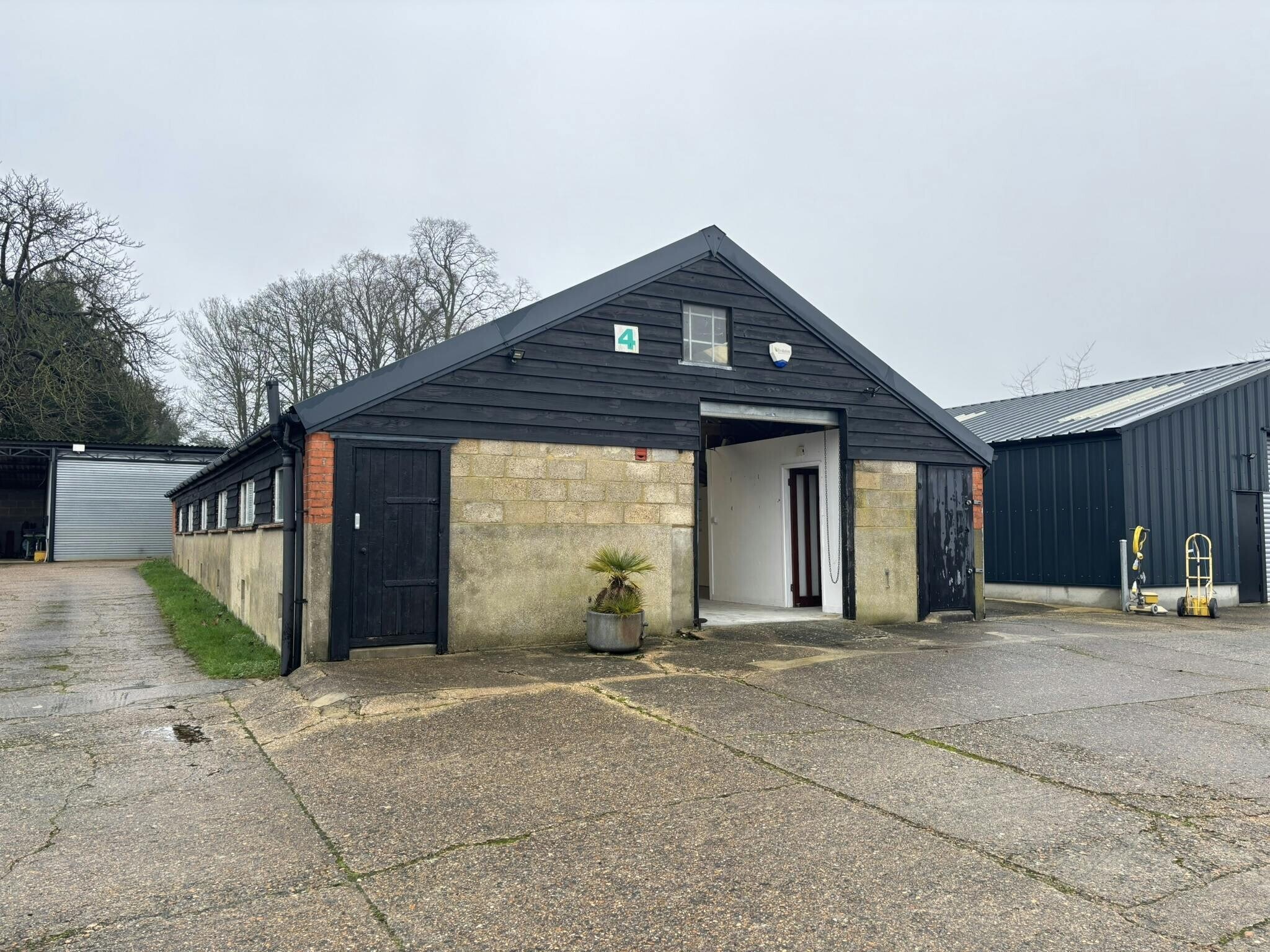 Pinkneys Grn, Maidenhead à louer Photo du bâtiment- Image 1 de 2