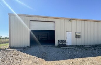 900 Utility Rd, Sanger, TX for lease Building Photo- Image 1 of 8