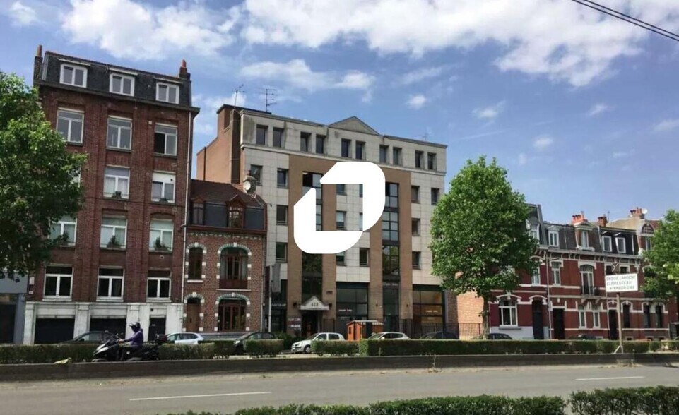 Office in Lille for lease - Building Photo - Image 1 of 7