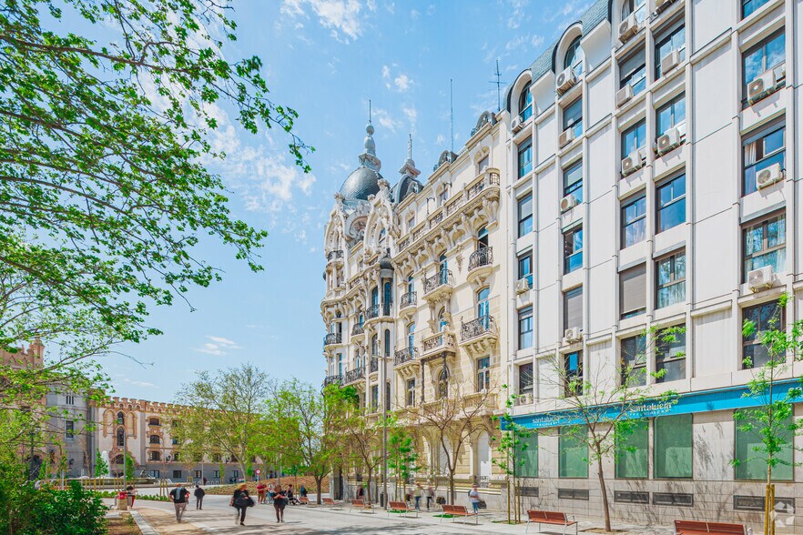 Calle Ferraz, 2, Madrid, Madrid à louer - Photo du bâtiment - Image 2 de 5