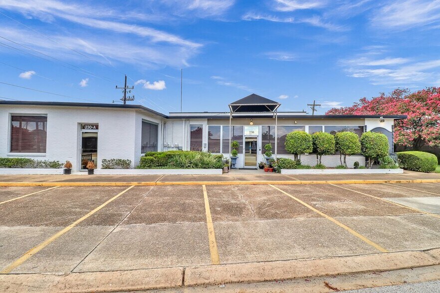 230 Heymann Blvd/200 Travis st, Lafayette, LA à vendre - Photo du bâtiment - Image 2 de 15