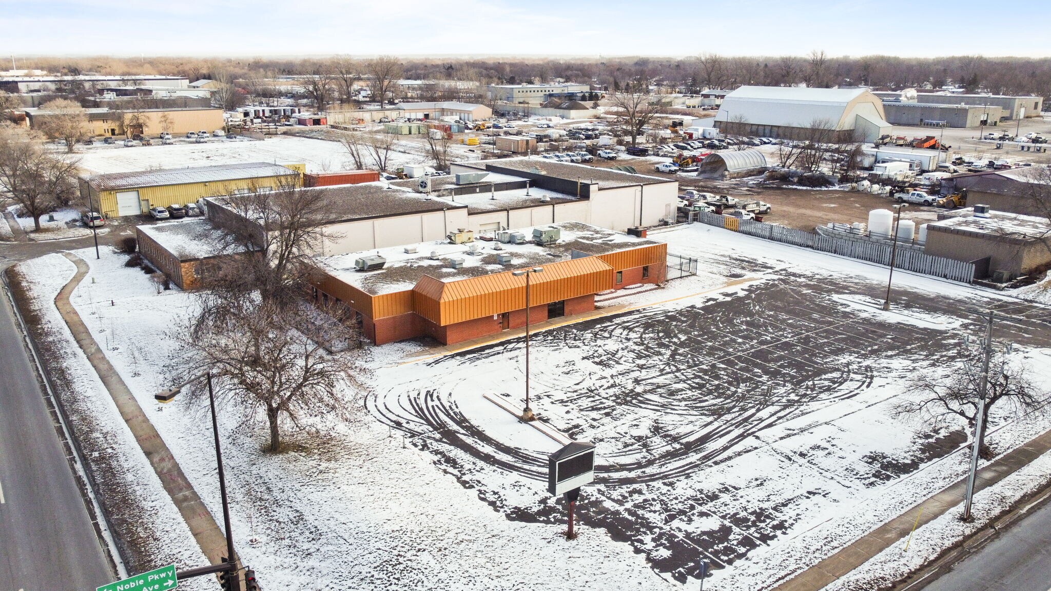 8432 Noble Ave, Minneapolis, MN à vendre Photo du bâtiment- Image 1 de 41