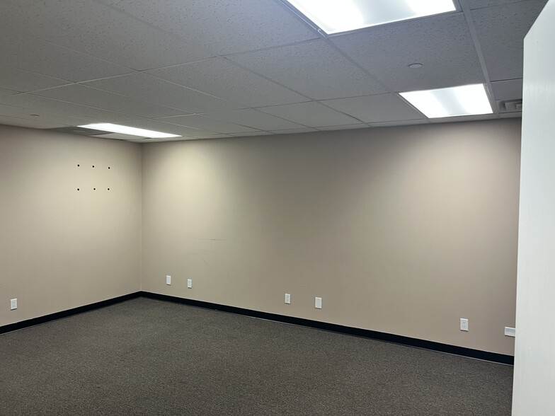 4805 Greenwood St, Skokie, IL for lease - Interior Photo - Image 3 of 8