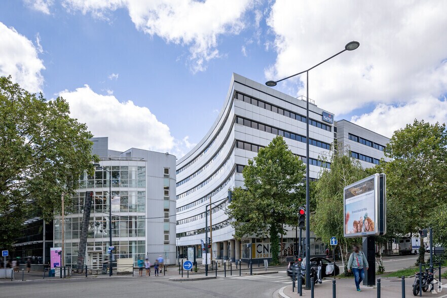 Office in Saint-Denis for lease - Building Photo - Image 2 of 3