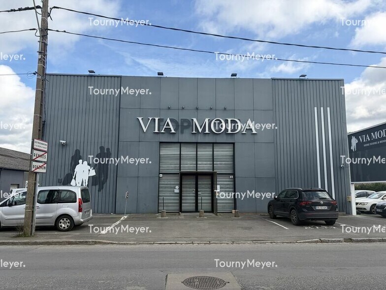 Retail in Rennes for lease - Building Photo - Image 1 of 5