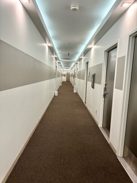 4940 Van Nuys Blvd, Sherman Oaks, CA à louer - Photo du bâtiment - Image 3 de 7