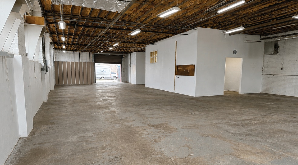 57-14 59th St, Flushing, NY for lease - Interior Photo - Image 2 of 5