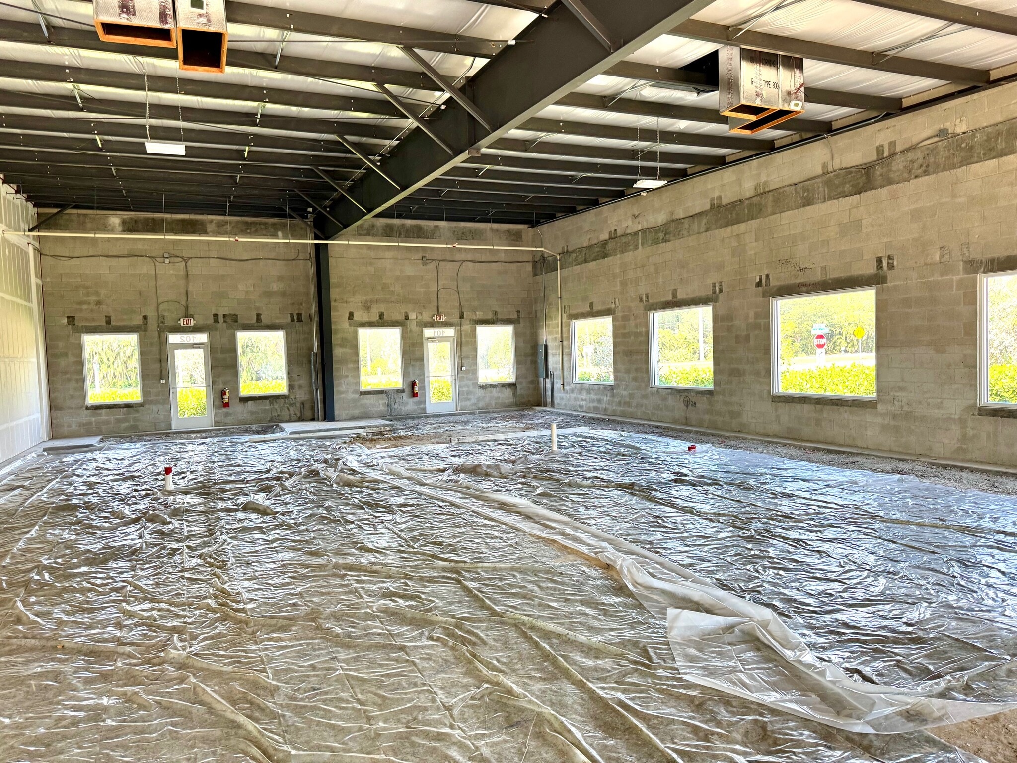 2772 Santa Barbara Blvd, Naples, FL for lease Interior Photo- Image 1 of 3