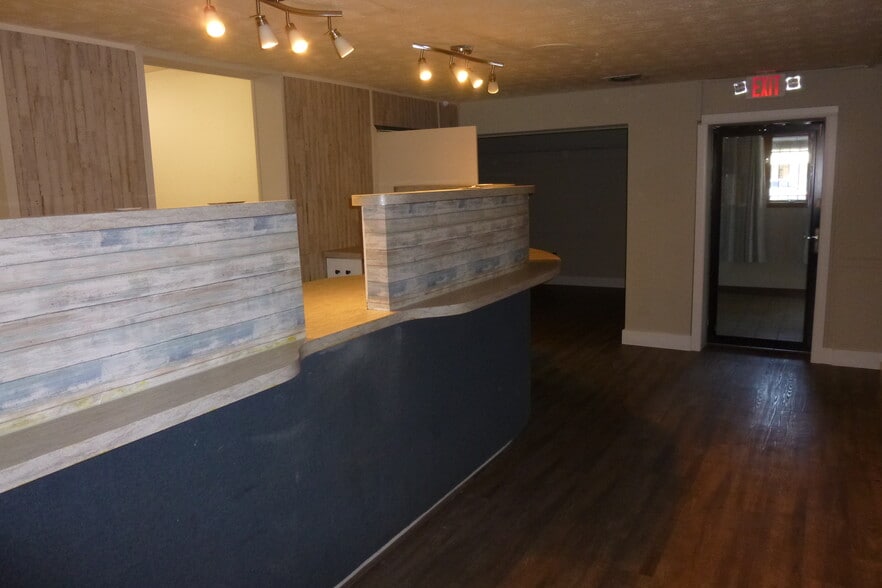 1209 N Wilcox Dr, Kingsport, TN à louer - Photo du bâtiment - Image 2 de 16