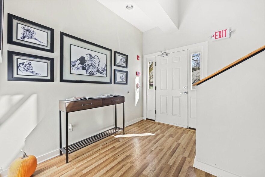 16 Division St W, Greenwich, CT for lease - Building Photo - Image 3 of 13