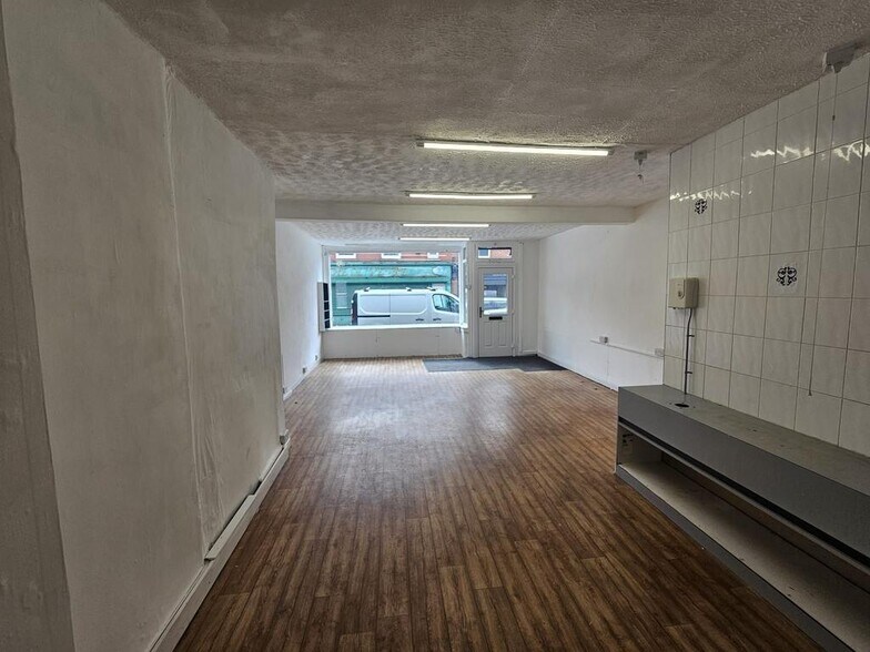 24 Stockport Rd, Stockport à louer - Photo du bâtiment - Image 2 de 10