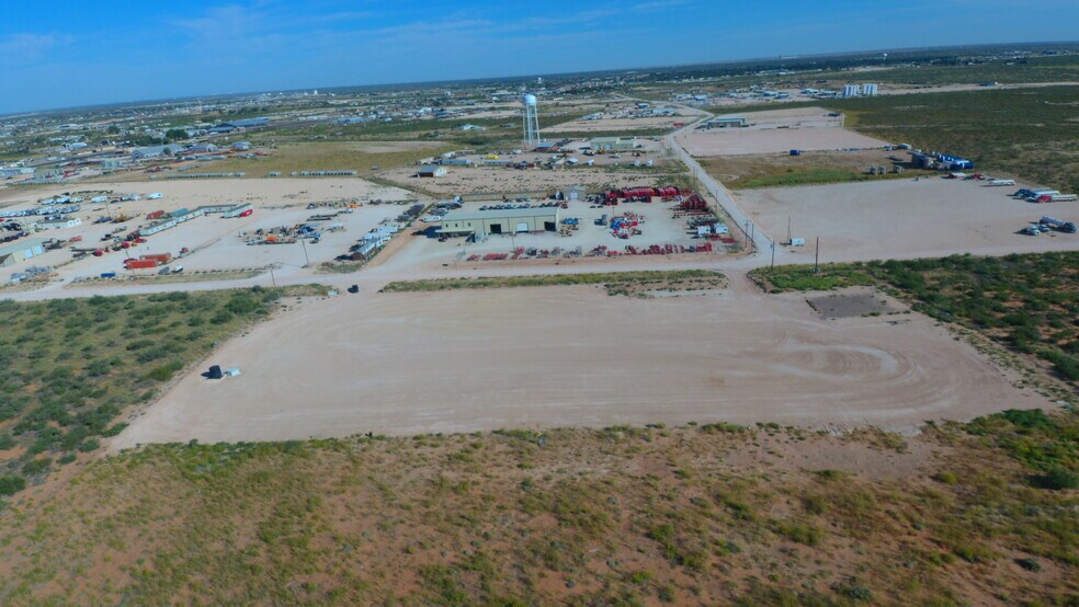 558 42nd St, Monahans, TX à vendre - Photo du bâtiment - Image 2 de 17