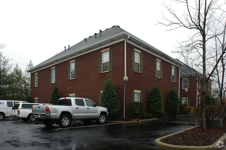 5813 Bardstown Rd, Louisville, KY for lease - Primary Photo - Image 1 of 6