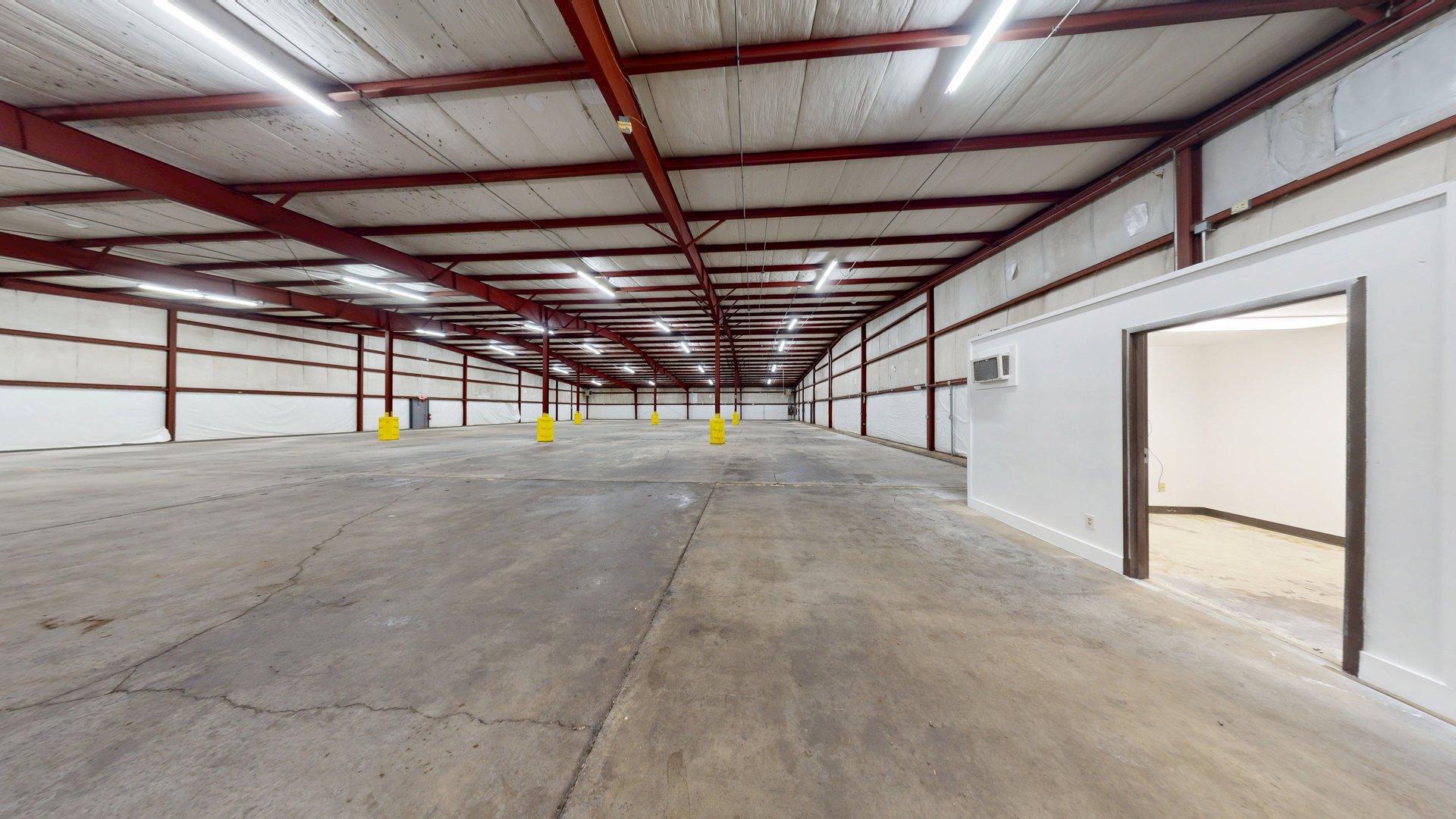 1121-1125 Larsen Rd, Fort Atkinson, WI for lease Interior Photo- Image 1 of 11