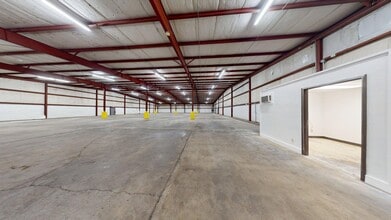 1121-1125 Larsen Rd, Fort Atkinson, WI for lease Interior Photo- Image 1 of 11