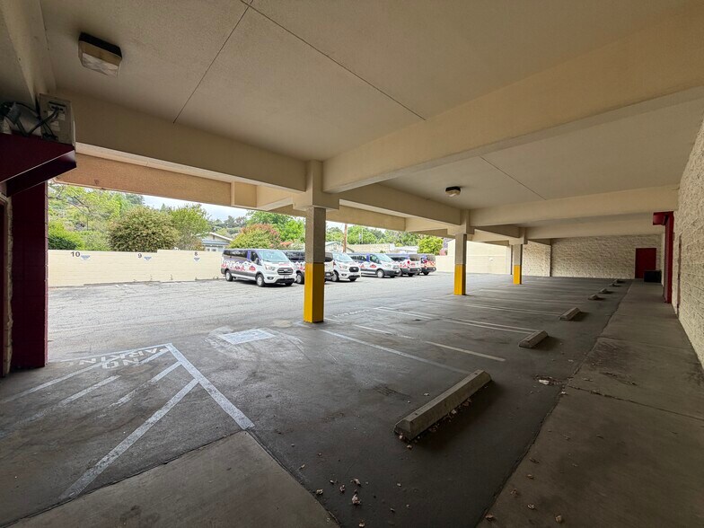 7003 N Figueroa St, Los Angeles, CA à louer - Photo du bâtiment - Image 3 de 9