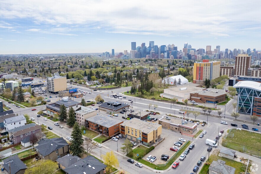 1133 17 Av NW, Calgary, AB à louer - Aérien - Image 2 de 3