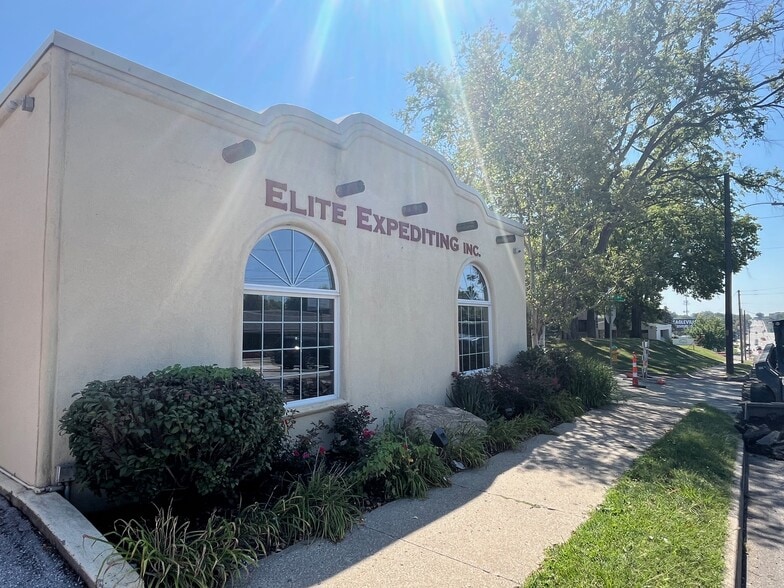 4309 and 4311 SW 9th St portfolio of 2 properties for sale on LoopNet.ca - Building Photo - Image 2 of 21